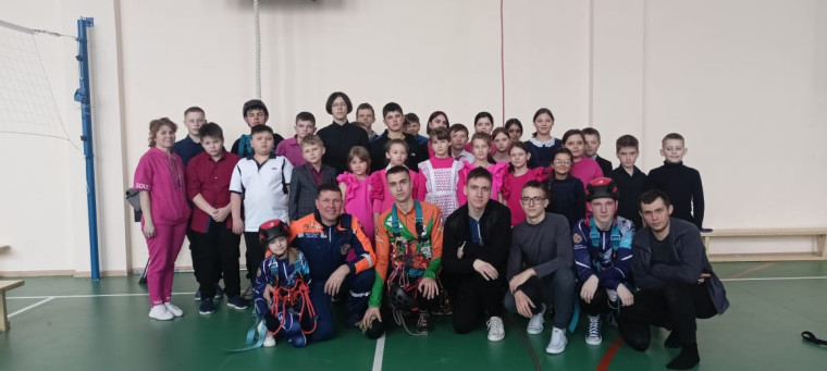 Обучающий десант Тайшетского мобильного отряда Иркутского регионального отделения Всероссийского детско-юношеского общественного движения "Школа безопасности".